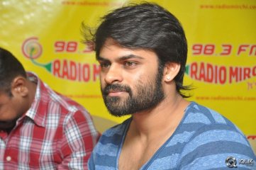 Pilla Nuvvu Leni Jeevitham Movie Song Launch at Radio Mirchi
